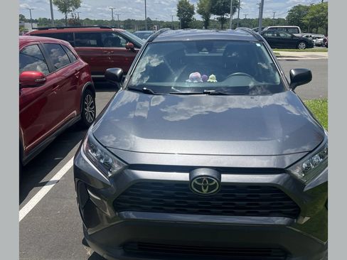 Used 2021 Toyota RAV4 LE FWD image 1