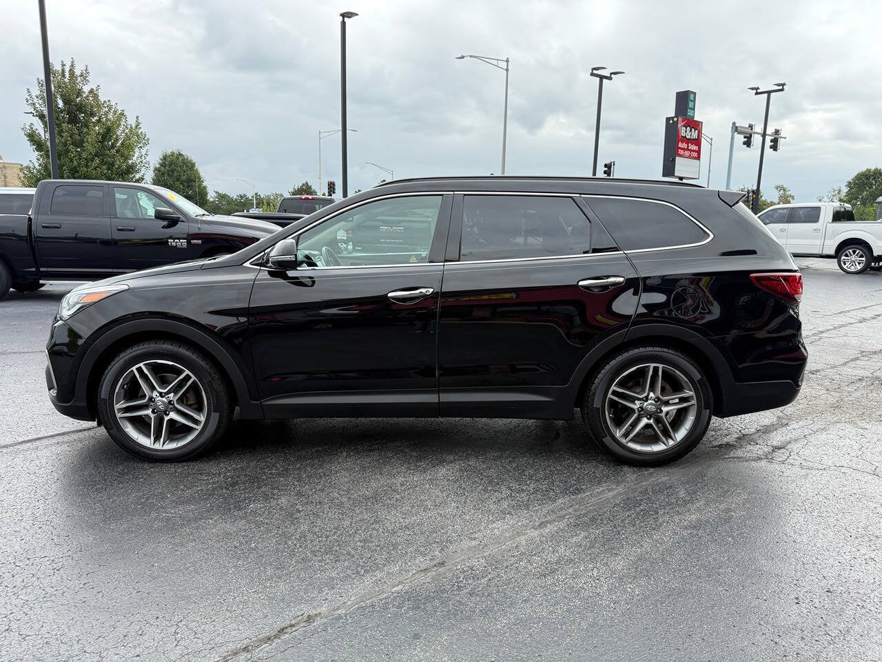Used 2017 Hyundai Santa Fe FWD image 4