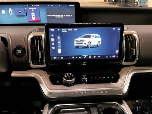 Certified 2025 Ford Expedition Max Platinum AWD/4WD image 6