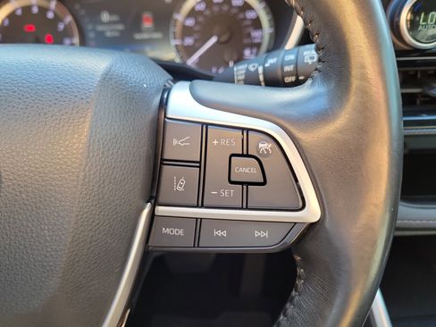 Used 2023 Toyota Highlander XSE FWD image 30