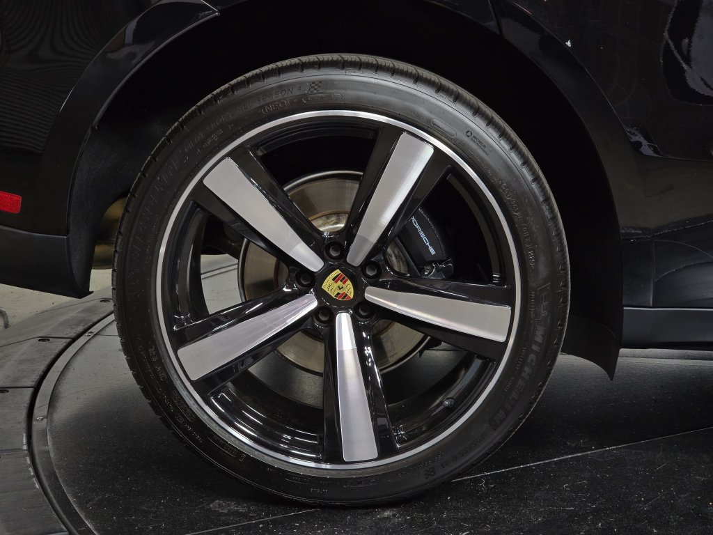 Certified 2026 Porsche Macan AWD/4WD image 29