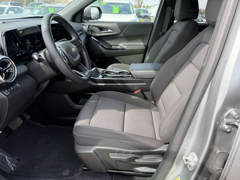 Used 2025 Chevrolet Equinox LT w/ Safety and Technology Package image 11