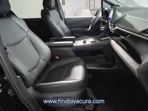 Used 2025 Toyota Sienna XLE Woodland Edition AWD/4WD image 20