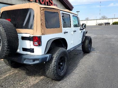 Used 2018 Jeep Wrangler Unlimited Sport image 7