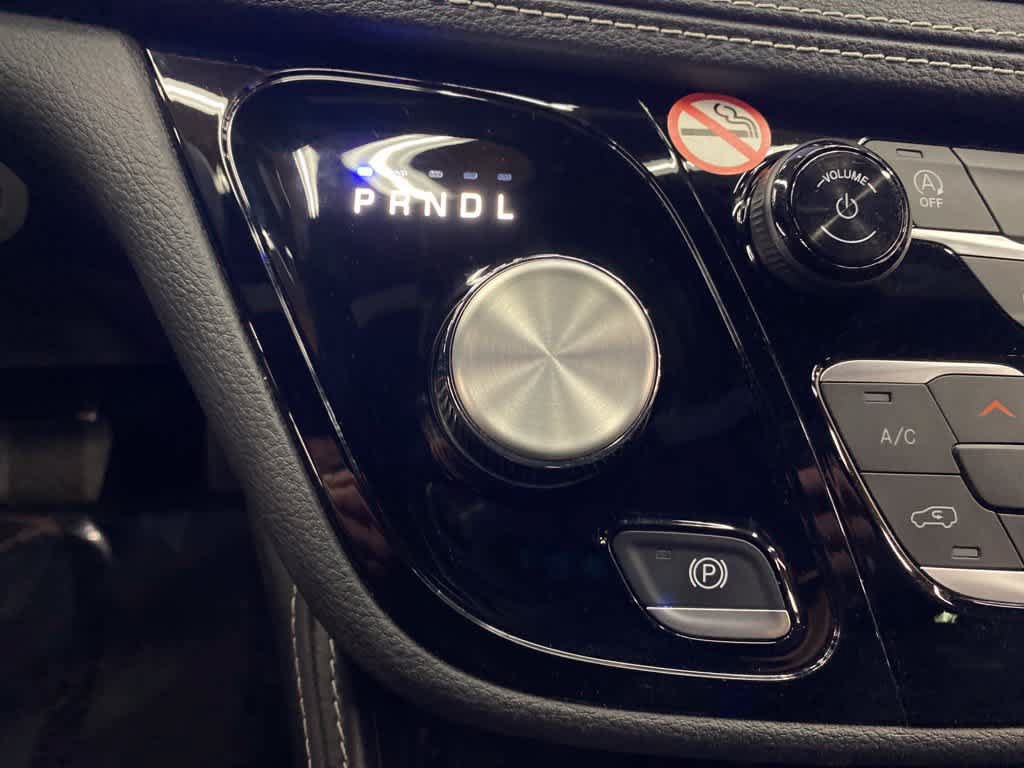 Used 2025 Chrysler Pacifica Limited FWD image 24