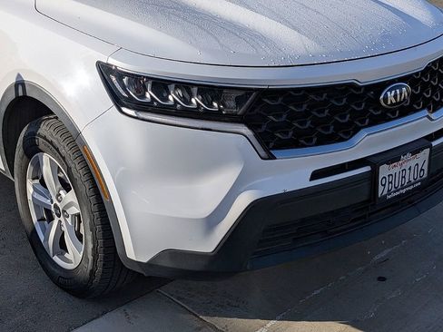 Used 2021 Kia Sorento LX image 4