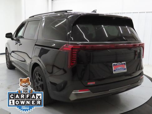 Used 2025 Kia Carnival SX Prestige image 3