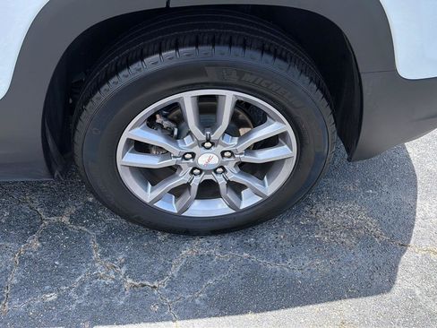 Certified 2024 GMC Terrain SLT FWD image 38