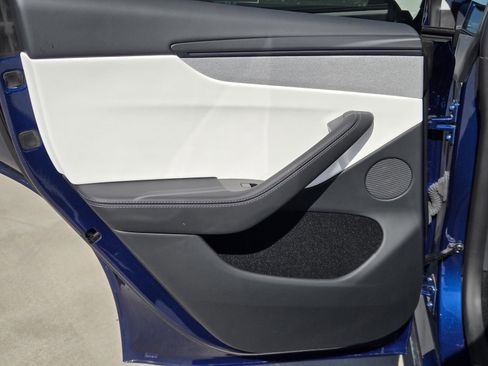 Used 2026 Tesla Model Y Long Range image 22