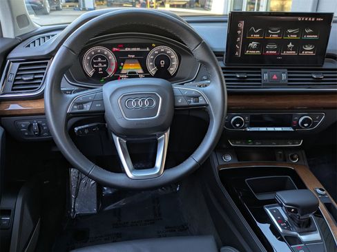 Used 2023 Audi Q5 e Premium Plus w/ Premium Plus Package image 8
