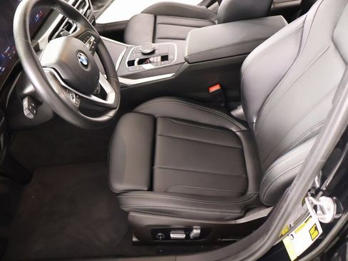 Used 2023 BMW 330i Sedan w/ Premium Package image 12