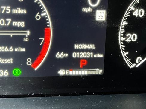 Used 2025 Honda Pilot Touring image 23