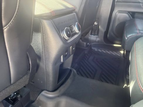 Used 2025 Ford Explorer ST-Line w/ ST-Line Street Pack AWD/4WD image 32