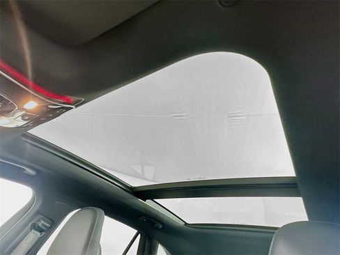 Used 2025 Mercedes-Benz GLC 300 4MATIC image 21