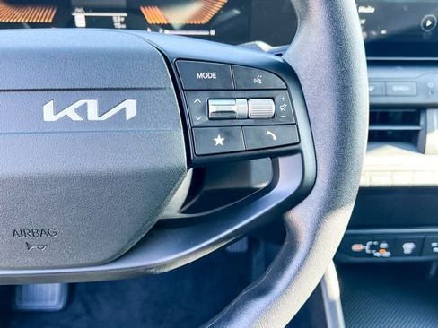 New 2025 Kia K4 LXS image 28