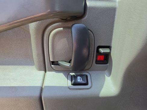 Used 2017 GMC Savana 3500 Extended RWD image 15