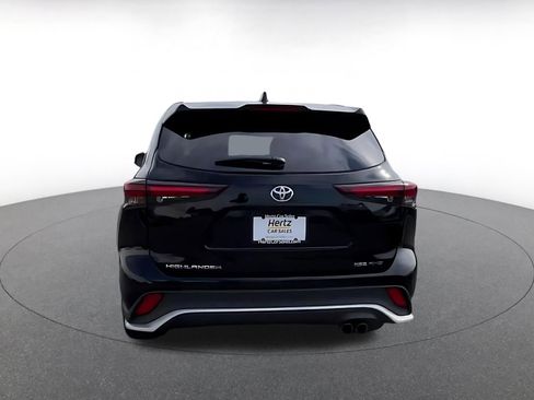 Used 2025 Toyota Highlander XSE AWD/4WD image 12