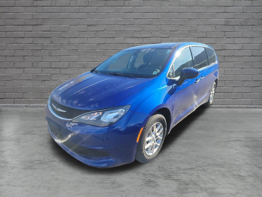 Used 2021 Chrysler Voyager LX FWD image 4