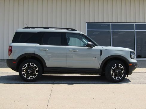 Used 2023 Ford Bronco Sport Outer Banks AWD/4WD image 2