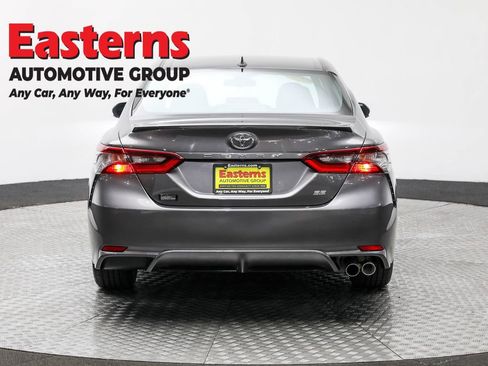 Used 2022 Toyota Camry SE image 6