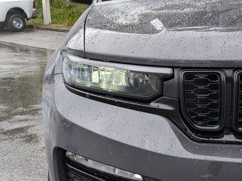 Certified 2025 Jeep Grand Cherokee Limited w/ Luxury Tech Group II RWD image 9
