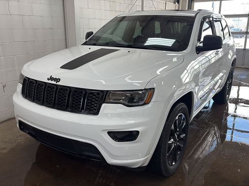 Used 2020 Jeep Grand Cherokee Altitude AWD/4WD image 39