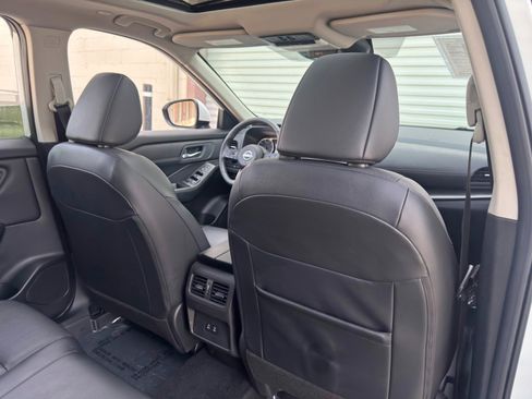Used 2024 Nissan Rogue SV w/ SV Premium Package FWD image 32