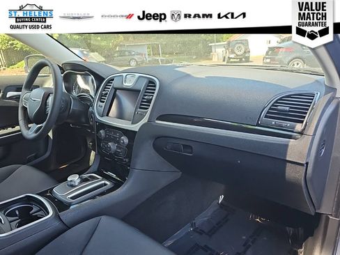 Used 2023 Chrysler 300 Touring w/ Safetytec Plus Group RWD image 28
