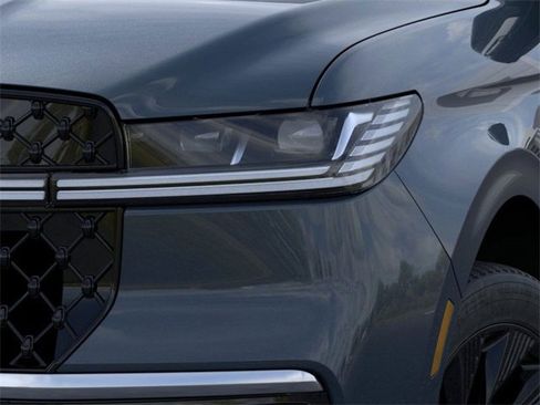 New 2025 Lincoln Navigator Reserve w/ Jet Appearance Package image 18