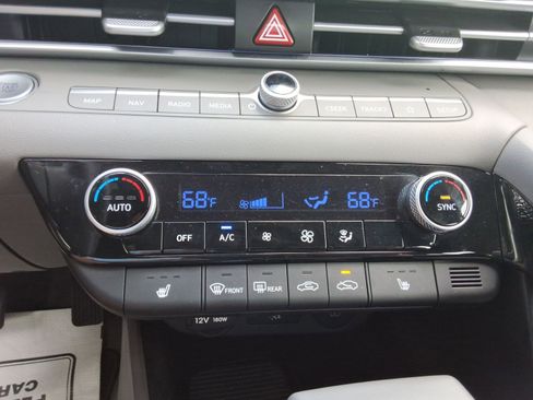 Used 2025 Hyundai Elantra SEL FWD image 17
