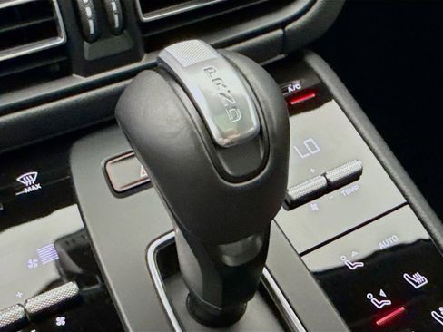 Certified 2025 Porsche Macan image 22