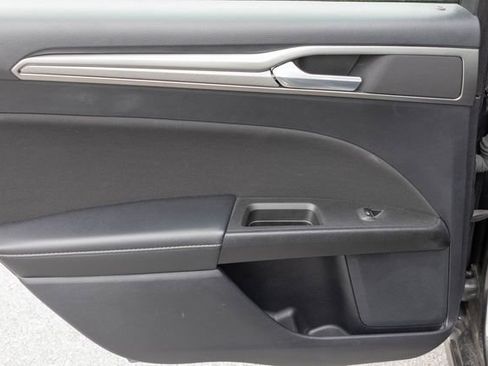 Used 2019 Ford Fusion SE image 16