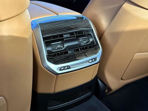 Used 2023 BMW 740i image 15