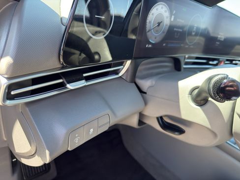 Used 2024 Hyundai Elantra SEL w/ Convenience Package image 13