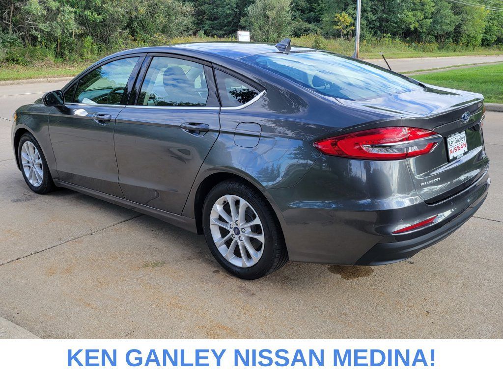 Used 2020 Ford Fusion SE FWD image 5