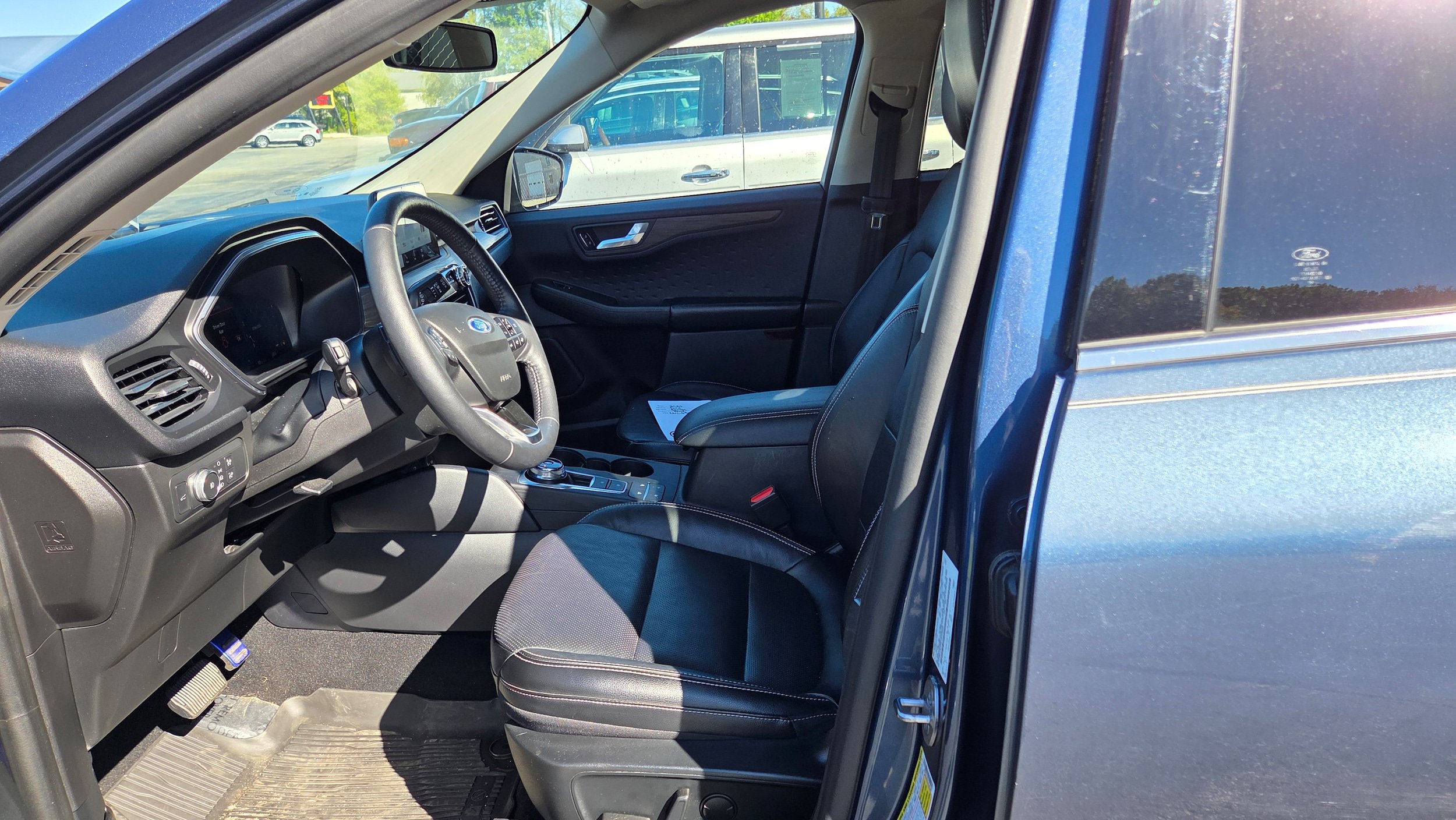Used 2020 Ford Escape Titanium w/ Titanium Premium Package 2.0 AWD/4WD image 15
