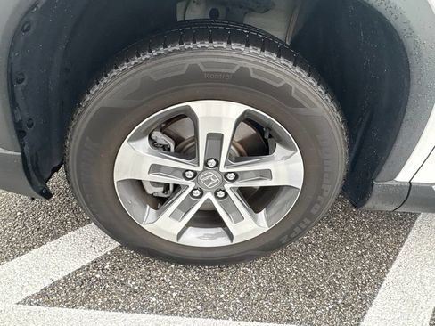 Used 2025 Honda Pilot EX-L image 9