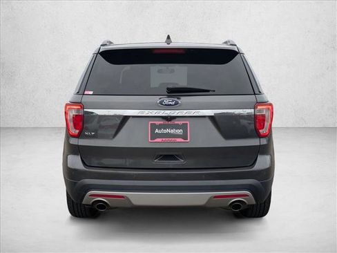 Used 2017 Ford Explorer XLT w/ Equipment Group 202A image 7