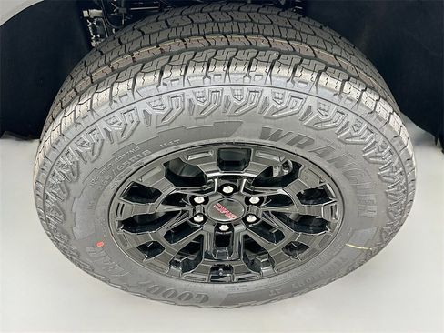 New 2026 GMC Canyon Elevation w/ Convenience Package image 32