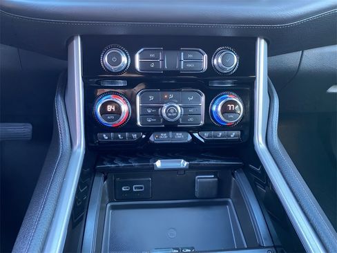 Used 2021 GMC Yukon Denali w/ Denali Premium Package image 25