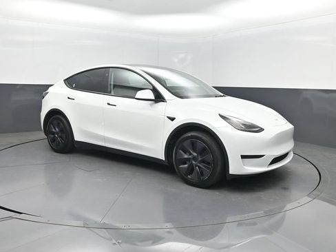 Used 2025 Tesla Model Y Long Range RWD image 30