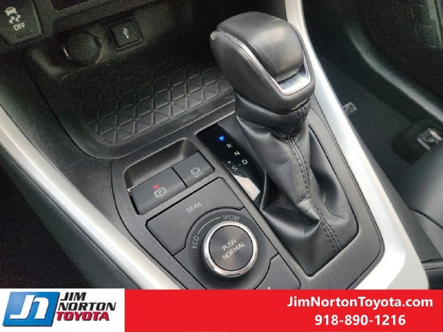 Used 2022 Toyota RAV4 XLE Premium AWD/4WD image 21