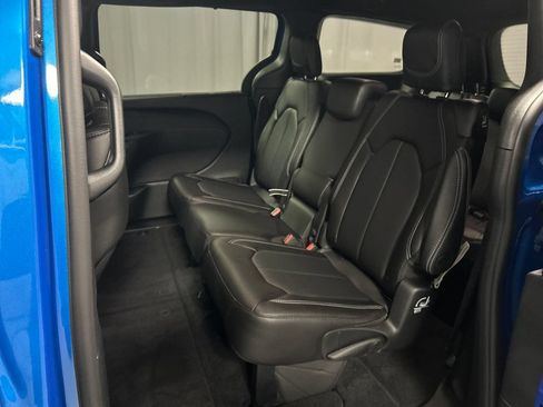 New 2027 Chrysler Pacifica Select FWD image 21