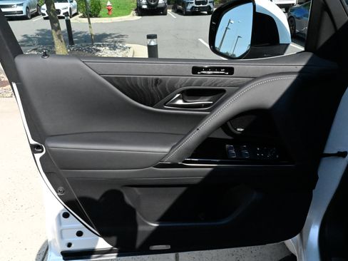 Used 2025 Lexus LX 600 4WD w/ Accessory Package (2T) image 21