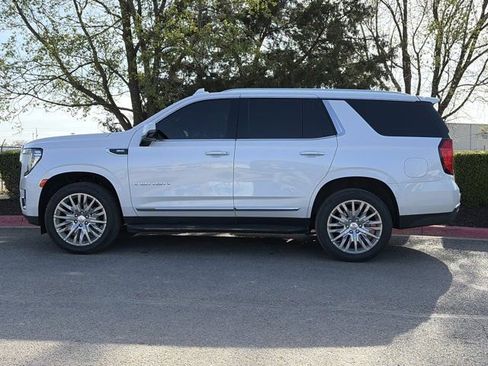 Used 2023 GMC Yukon SLT w/ SLT Premium Package image 7