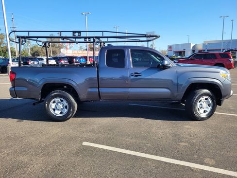 Used 2023 Toyota Tacoma SR RWD image 3