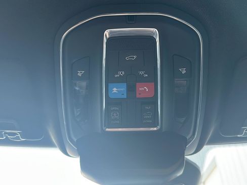 Used 2025 Jeep Grand Cherokee Altitude AWD/4WD image 33