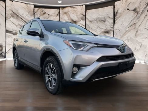 Used 2017 Toyota RAV4 XLE w/ All Weather Liner Package AWD/4WD image 3
