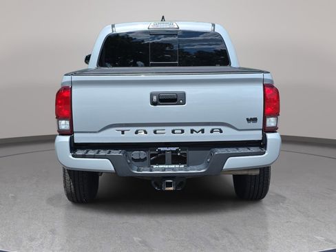 Used 2019 Toyota Tacoma TRD Sport AWD/4WD image 7