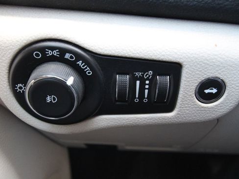 Used 2015 Chrysler 200 C w/ Navigation & Sound Group I FWD image 23